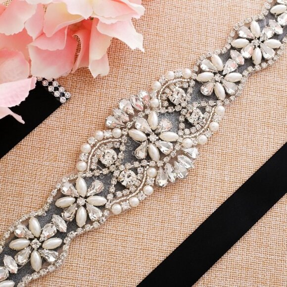 Wedding dress sash satin bow crystals sparkly elegant brand new great condition - Picture 4 of 14